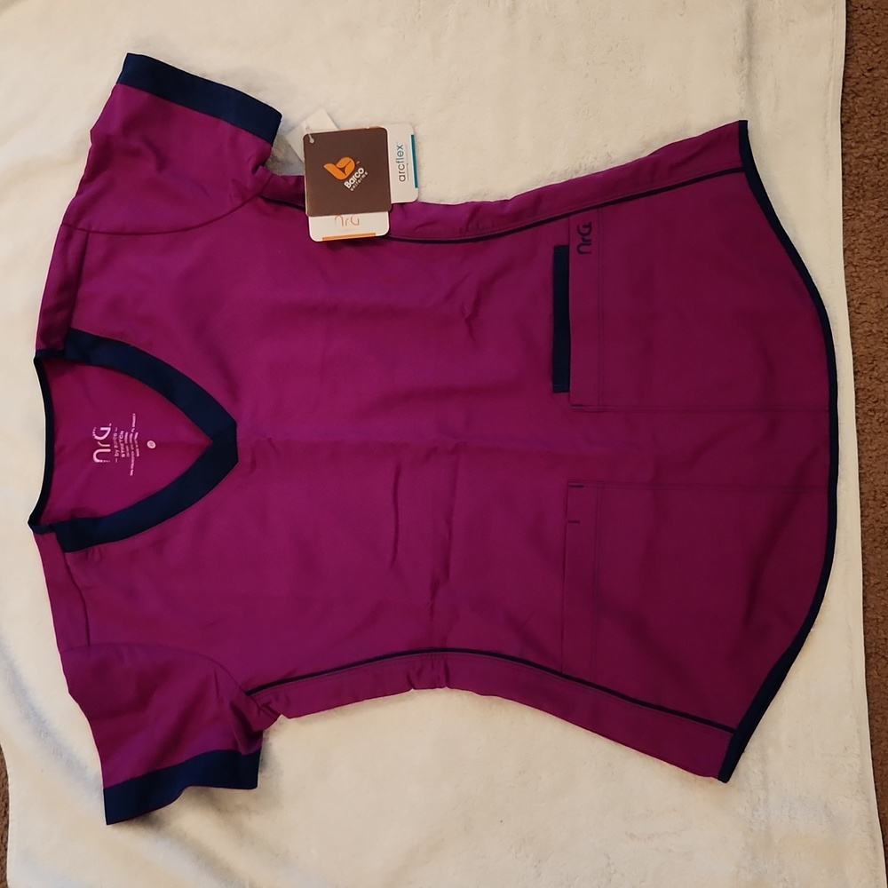 Scrub top XS NWT